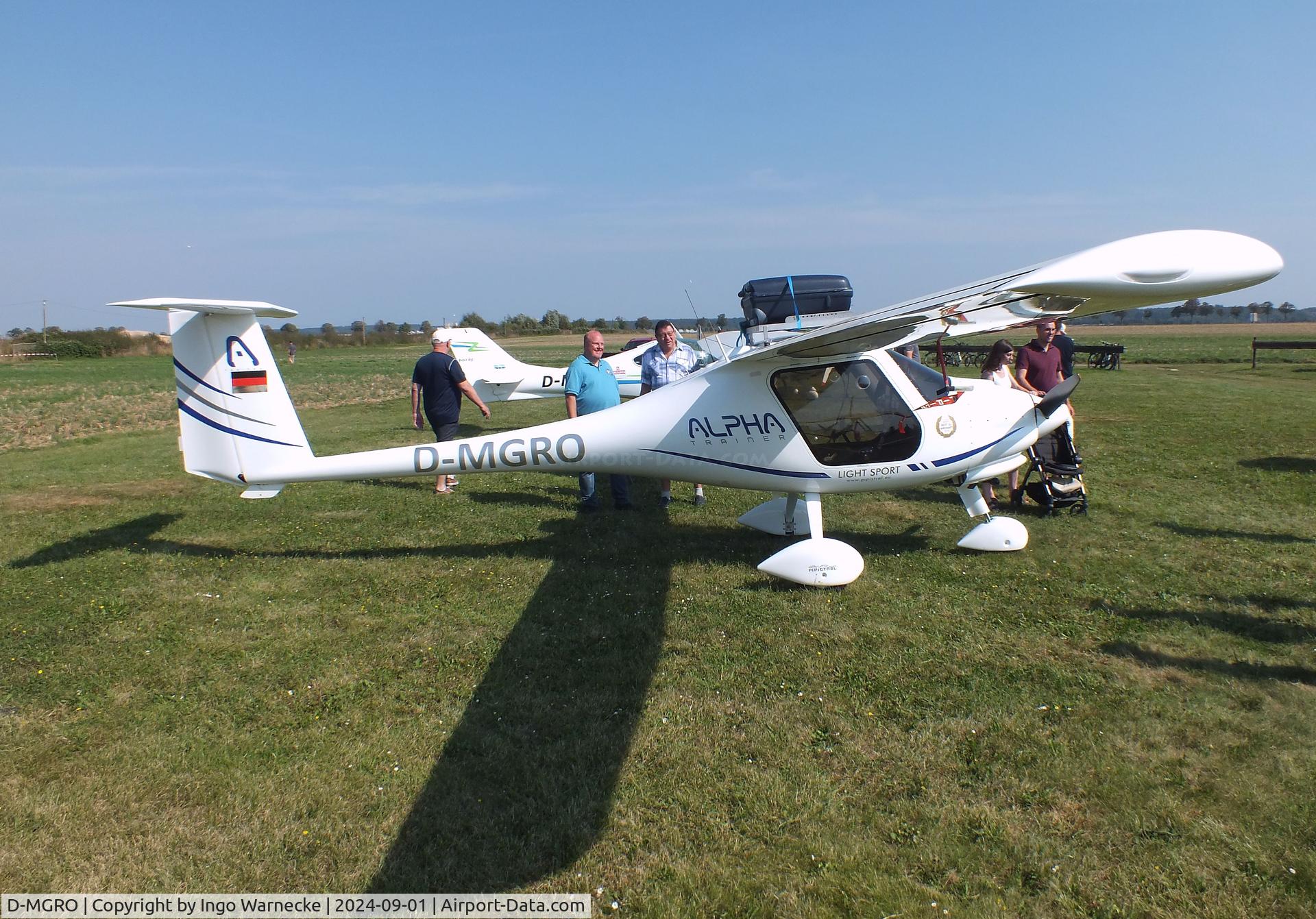 D-MGRO, Pipistrel Alpha Trainer C/N not found_D-MGRO, Pipistrel Alpha Trainer (roof mounted baggage rack is just a joke of the owner!) at the 2024 Flugplatz-Wiesenfest airfield display at Weilerswist-Müggenhausen ultralight airfield
