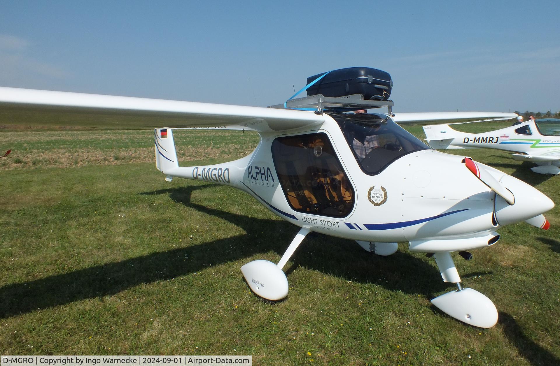 D-MGRO, Pipistrel Alpha Trainer C/N not found_D-MGRO, Pipistrel Alpha Trainer (roof mounted baggage rack is just a joke of the owner!) at the 2024 Flugplatz-Wiesenfest airfield display at Weilerswist-Müggenhausen ultralight airfield