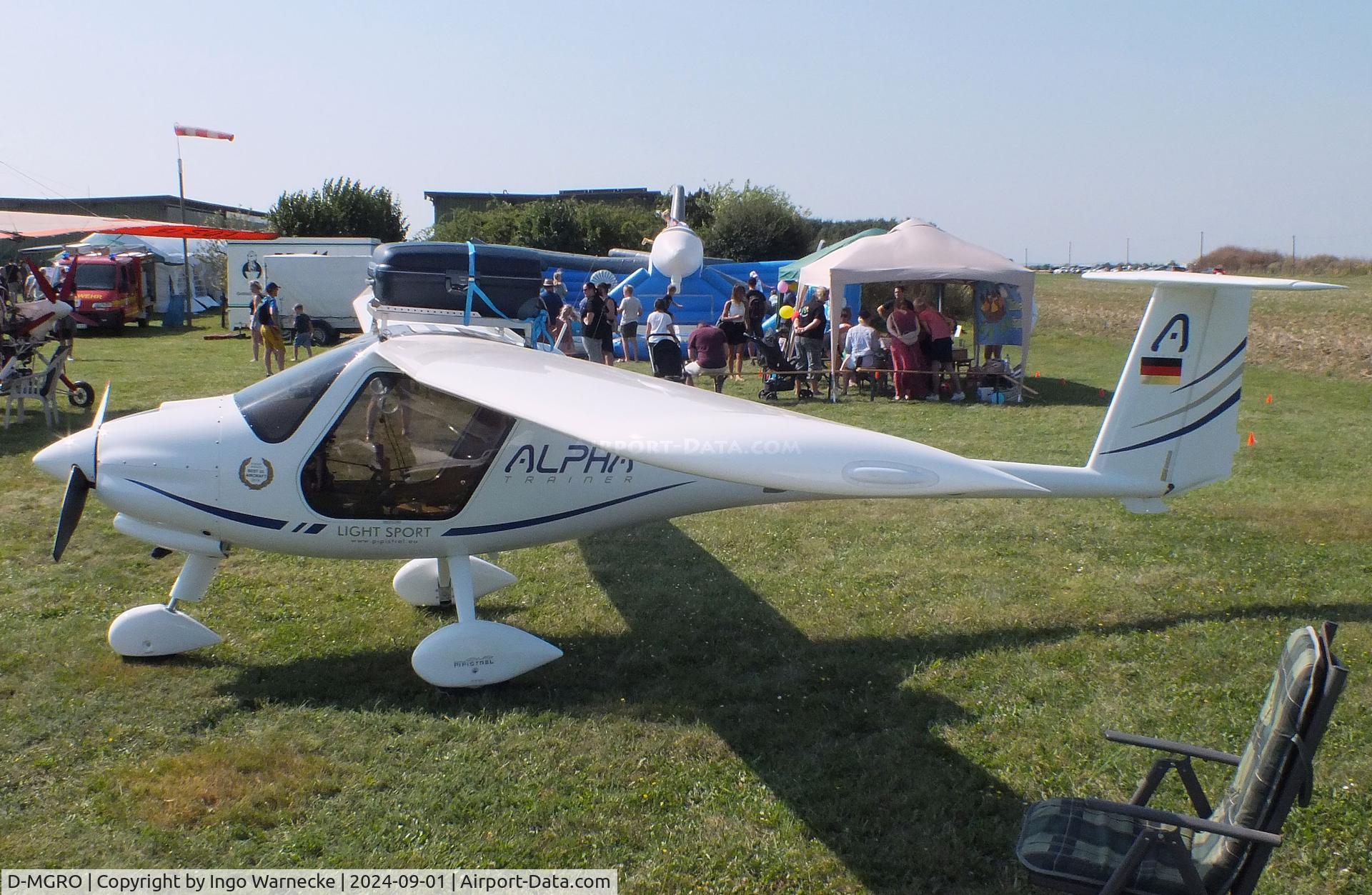 D-MGRO, Pipistrel Alpha Trainer C/N not found_D-MGRO, Pipistrel Alpha Trainer (roof mounted baggage rack is just a joke of the owner!) at the 2024 Flugplatz-Wiesenfest airfield display at Weilerswist-Müggenhausen ultralight airfield