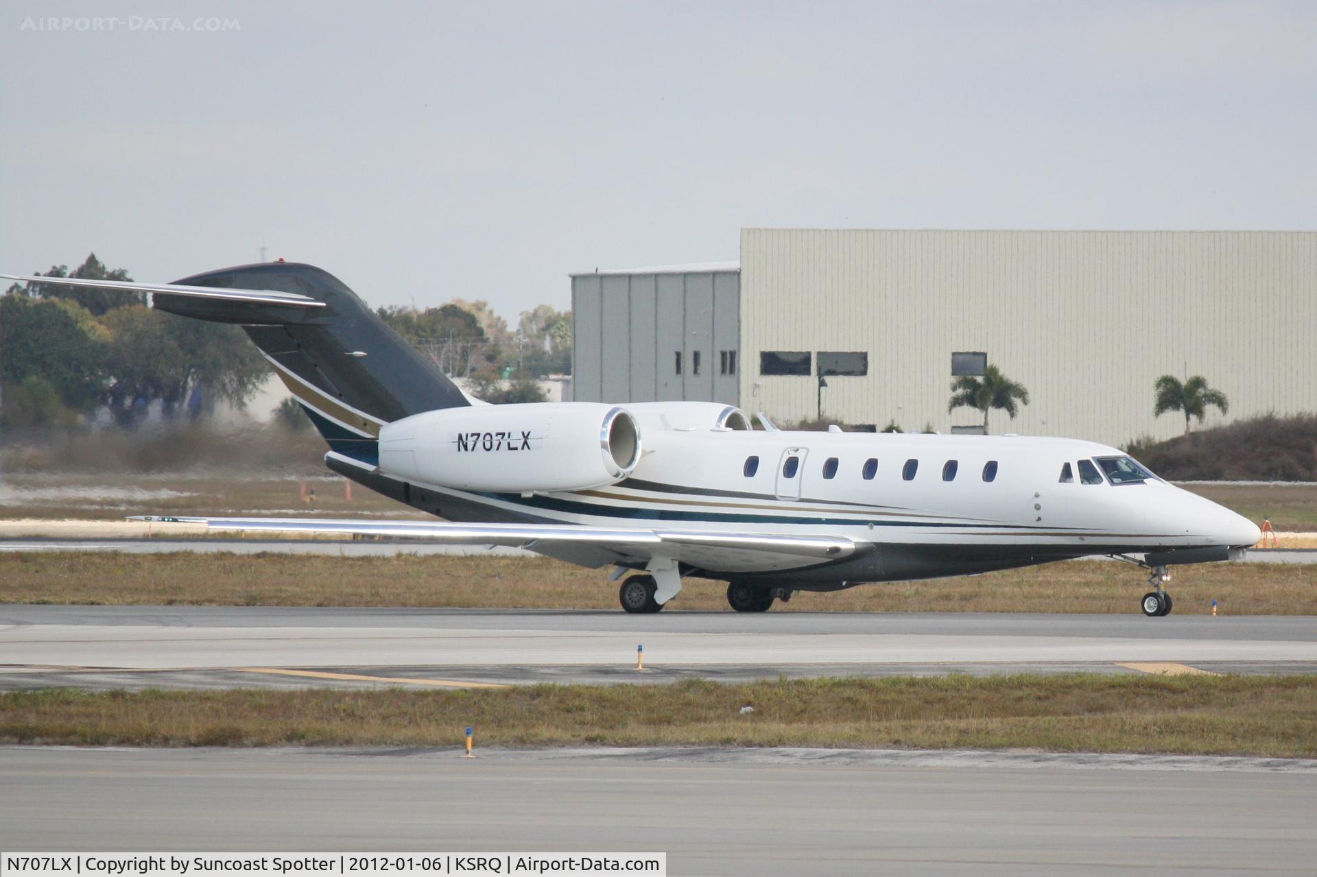 N707LX, 1999 Cessna 750 Citation X Citation X C/N 750-0078, Options Flight 707 taxis for departure at Sarasota-Bradenton International Airport prior to a flight to Chicago-Midway International Airport