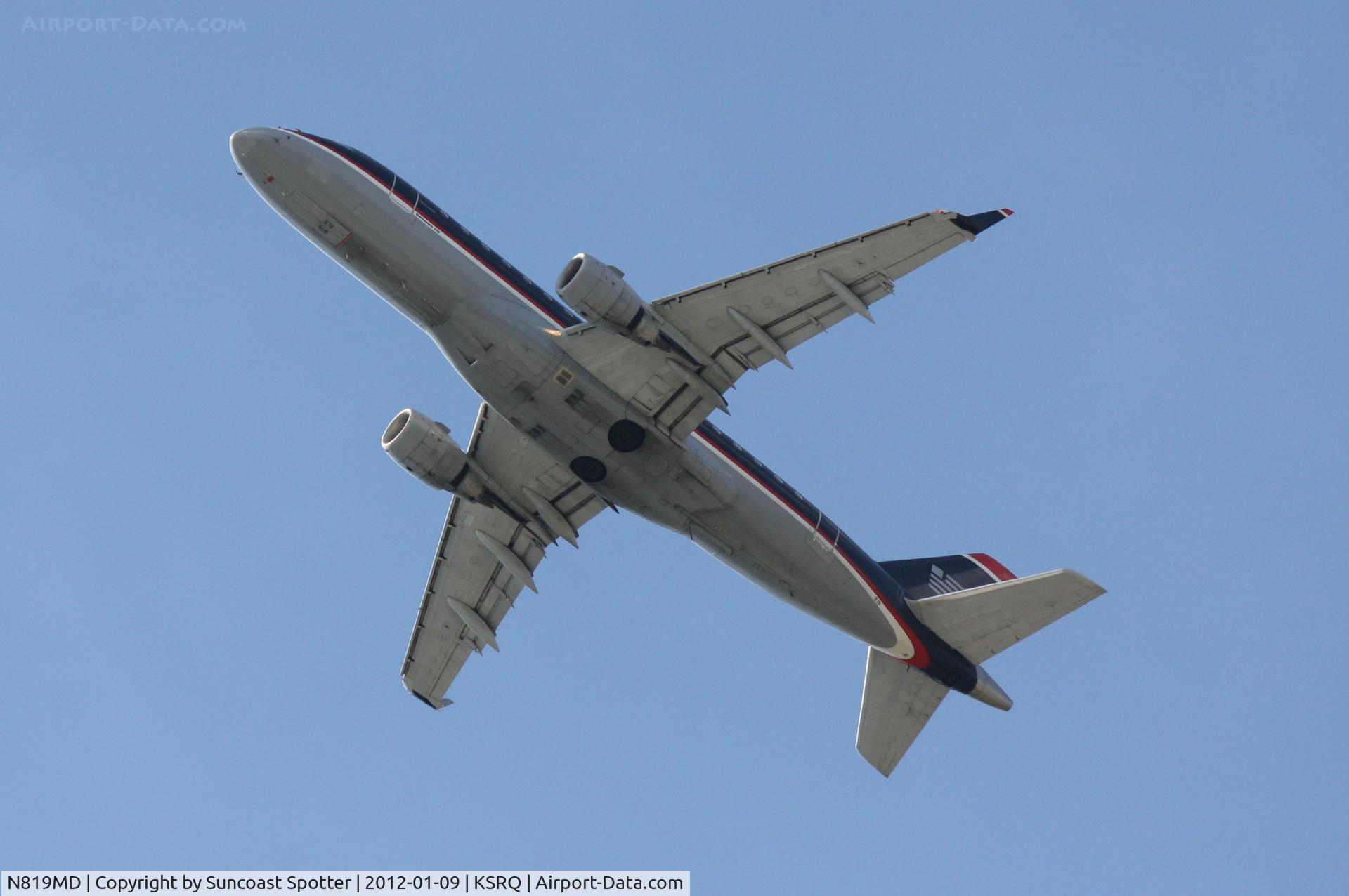 N819MD, 2004 Embraer 170SU (ERJ-170-100SU) C/N 17000040, Republic Flight 3330 departs Runway 14 at Sarasota-Bradenton International Airport enroute to Reagan National Airport