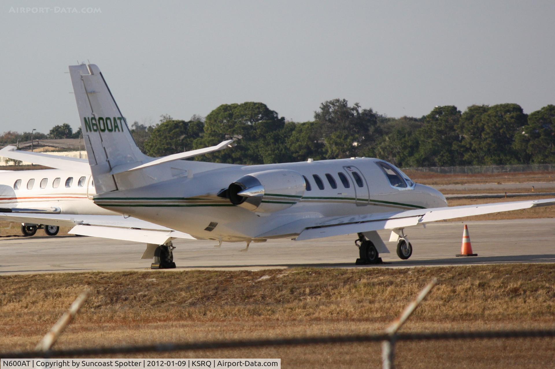 N600AT, 1987 Cessna 550 C/N 550-0551, N600AT sits on the tarmac at Sarasota-Bradenton International Airport