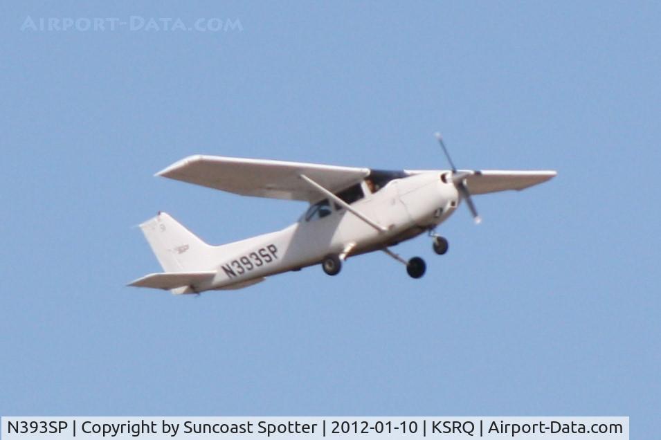 N393SP, 1999 Cessna 172S C/N 172S8290, N393SP departs Runway 14 at Sarasota-Bradenton International Airport
