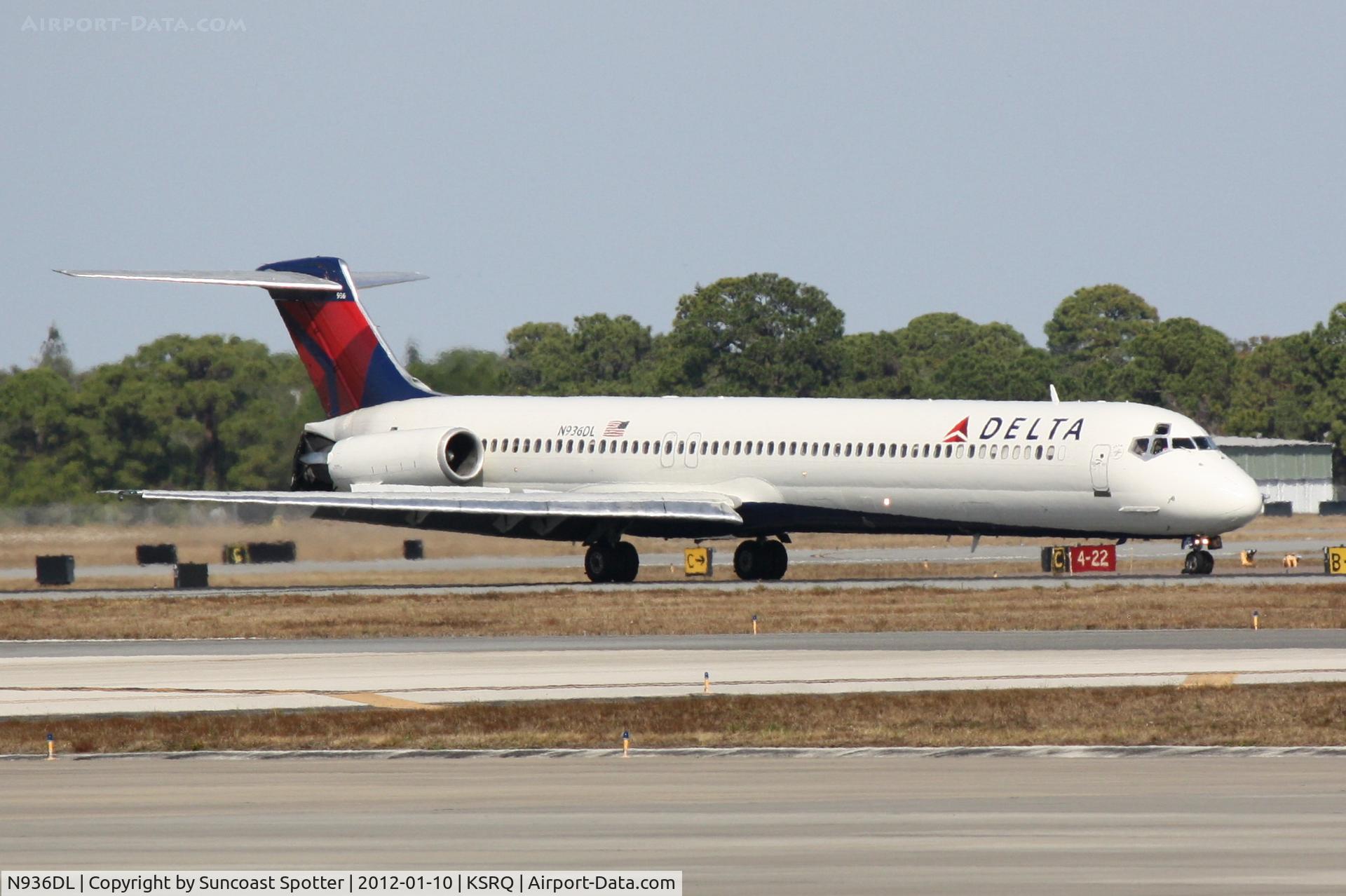 N936DL, 1989 McDonnell Douglas MD-88 C/N 49723, Delta Flight 1678 arrives on Runway 14 at Sarasota-Bradenton International Airport following a flight from Hartsfield-Jackson Atlanta International Airport
