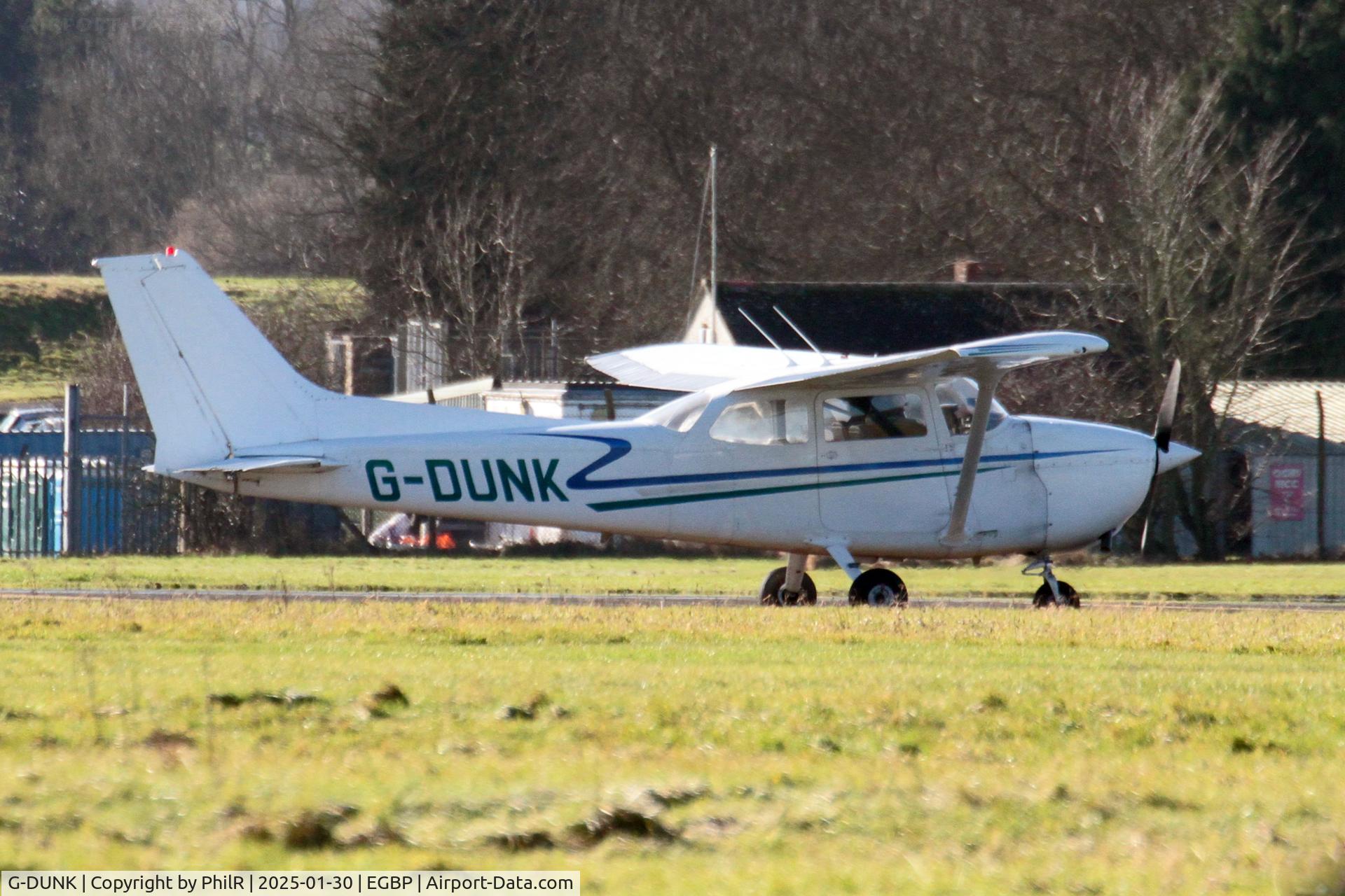 G-DUNK, 1976 Reims F172M Skyhawk Skyhawk C/N 1402, G-DUNK 1976 Reims Cessna F172M Skyhawk Kemble