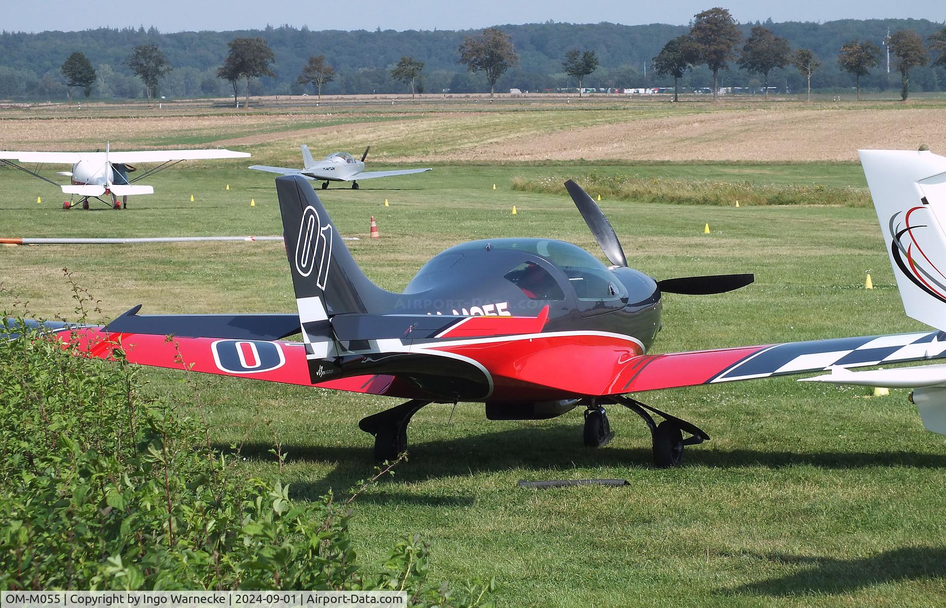OM-M055, Aveko VL-3 Evolution C/N not found_OM-M055, Aveko / JMB VL-3 Evolution at the 2024 Flugplatz-Wiesenfest airfield display at Weilerswist-Müggenhausen ultralight airfield