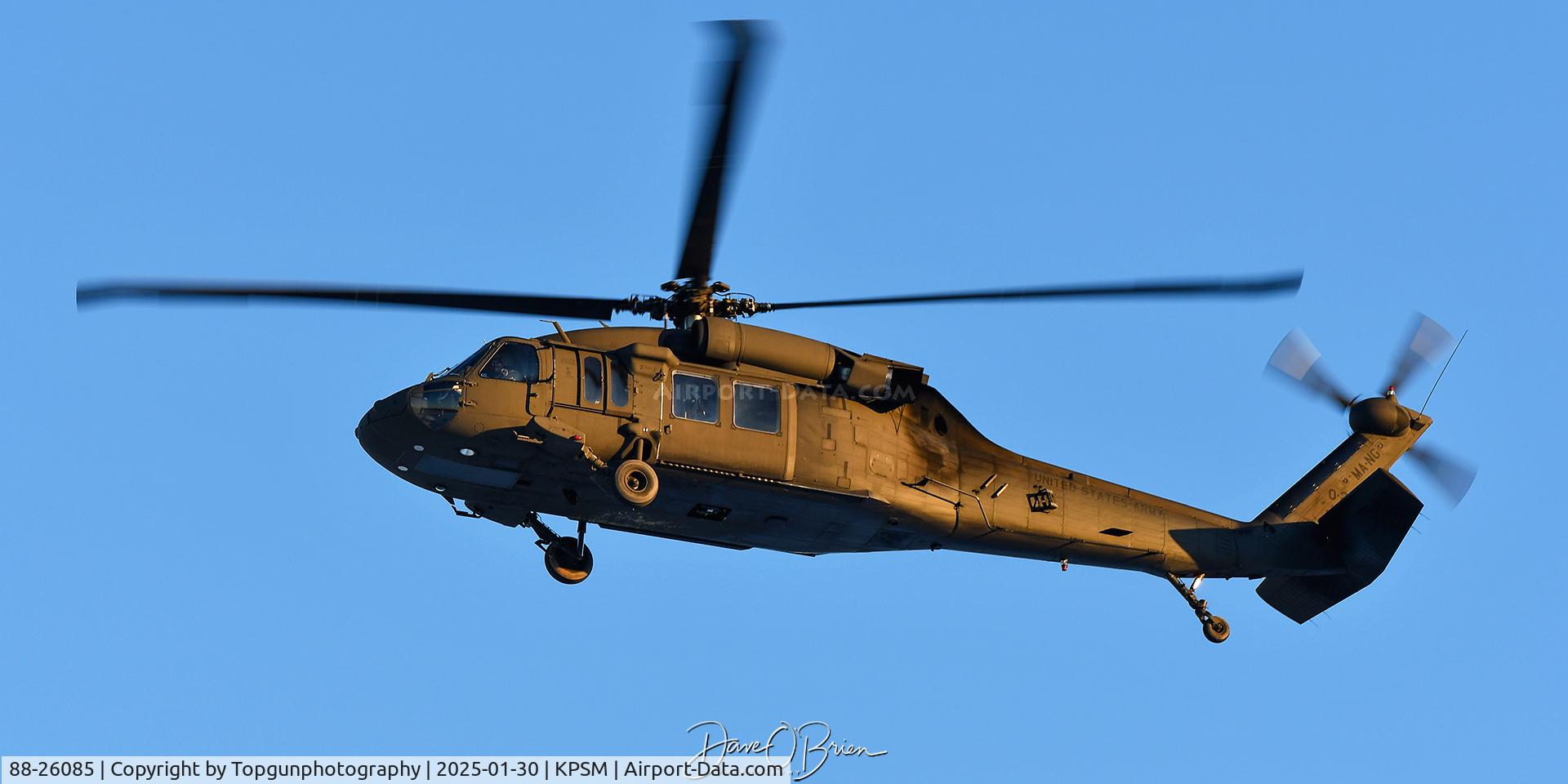 88-26085, 1989 Sikorsky UH-60L Black Hawk C/N 70.1334, BOSOX12 coming in at golden hour
