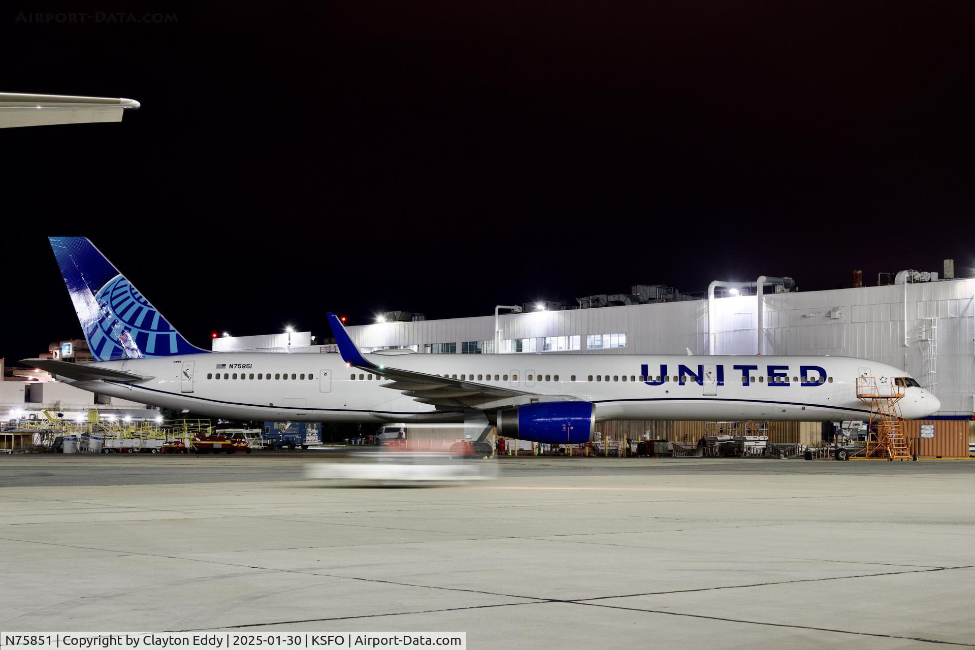 N75851, 2001 Boeing 757-324 C/N 32810, SFO 2025