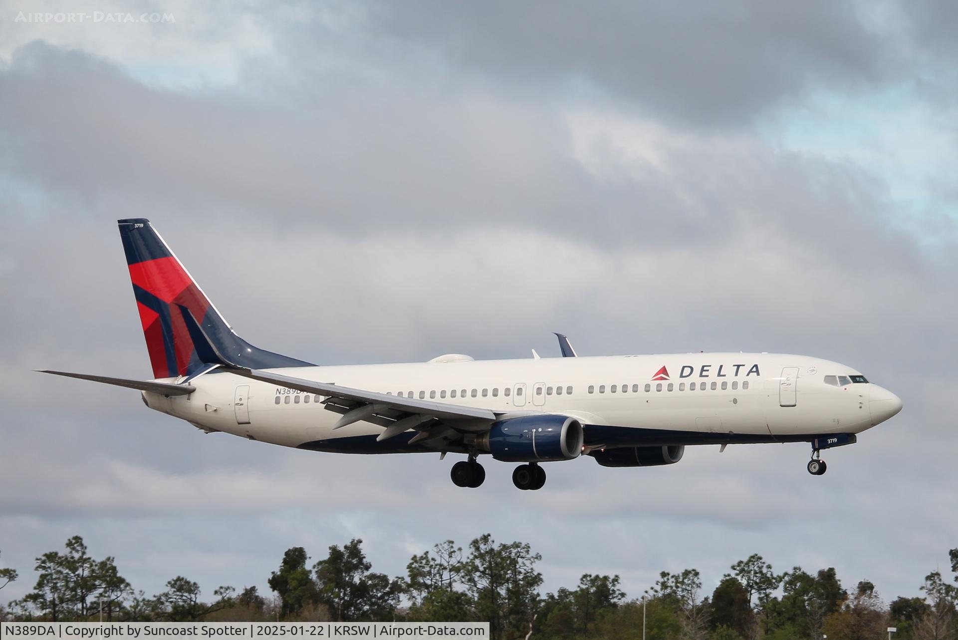 N389DA, 2000 Boeing 737-832 C/N 30376, Delta Flight 2474 arrives on Runway 6 at Southwest Florida International Airport following flight from Boston-Logan International Airport