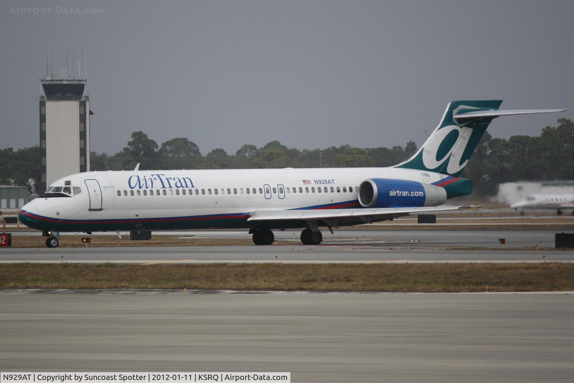 N929AT, 2000 Boeing 717-200 C/N 55075, AirTran Flight 696 arrives on Runway 14 at Sarasota-Bradenton International Airport following a flight from Hartsfield-Jackson Atlanta International Airport