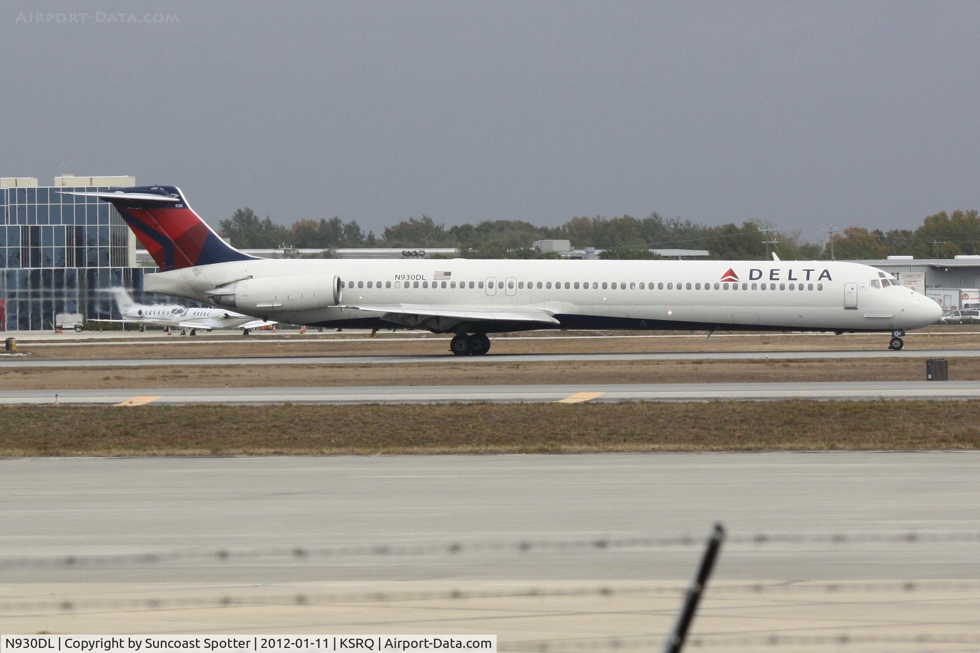 N930DL, 1988 McDonnell Douglas MD-88 C/N 49717, Delta Flight 1678 arrives on Runway 14 at Sarasota-Bradenton International Airport following a flight from Hartsfield-Jackson Atlanta International Airport