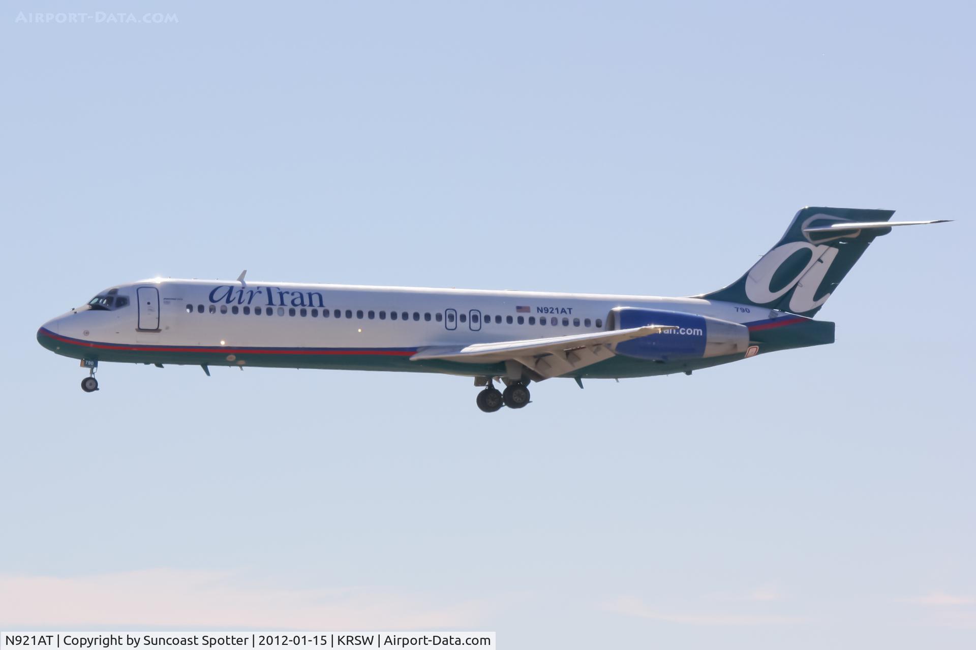N921AT, 2000 Boeing 717-200 C/N 55082, AirTran Flight 601 on approach to Runway 6 at Southwest Florida International Airport following a flight from Baltimore/Washington International Airport