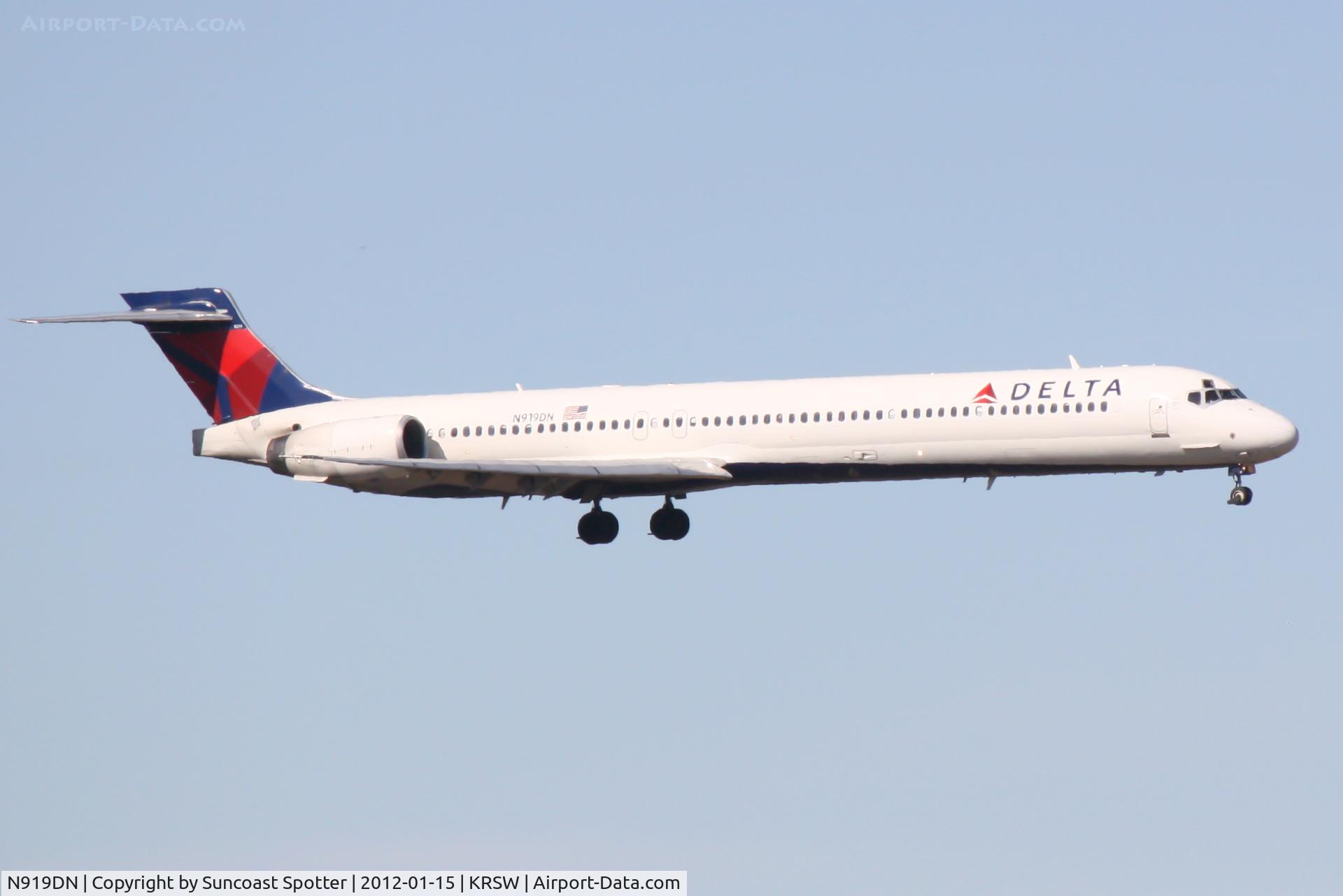 N919DN, 1997 McDonnell Douglas MD-90-30 C/N 53576, Delta Flight 2182 on approach to Runway 6 at Southwest Florida International Airport following a flight from Minneapolis/St. Paul International Airport