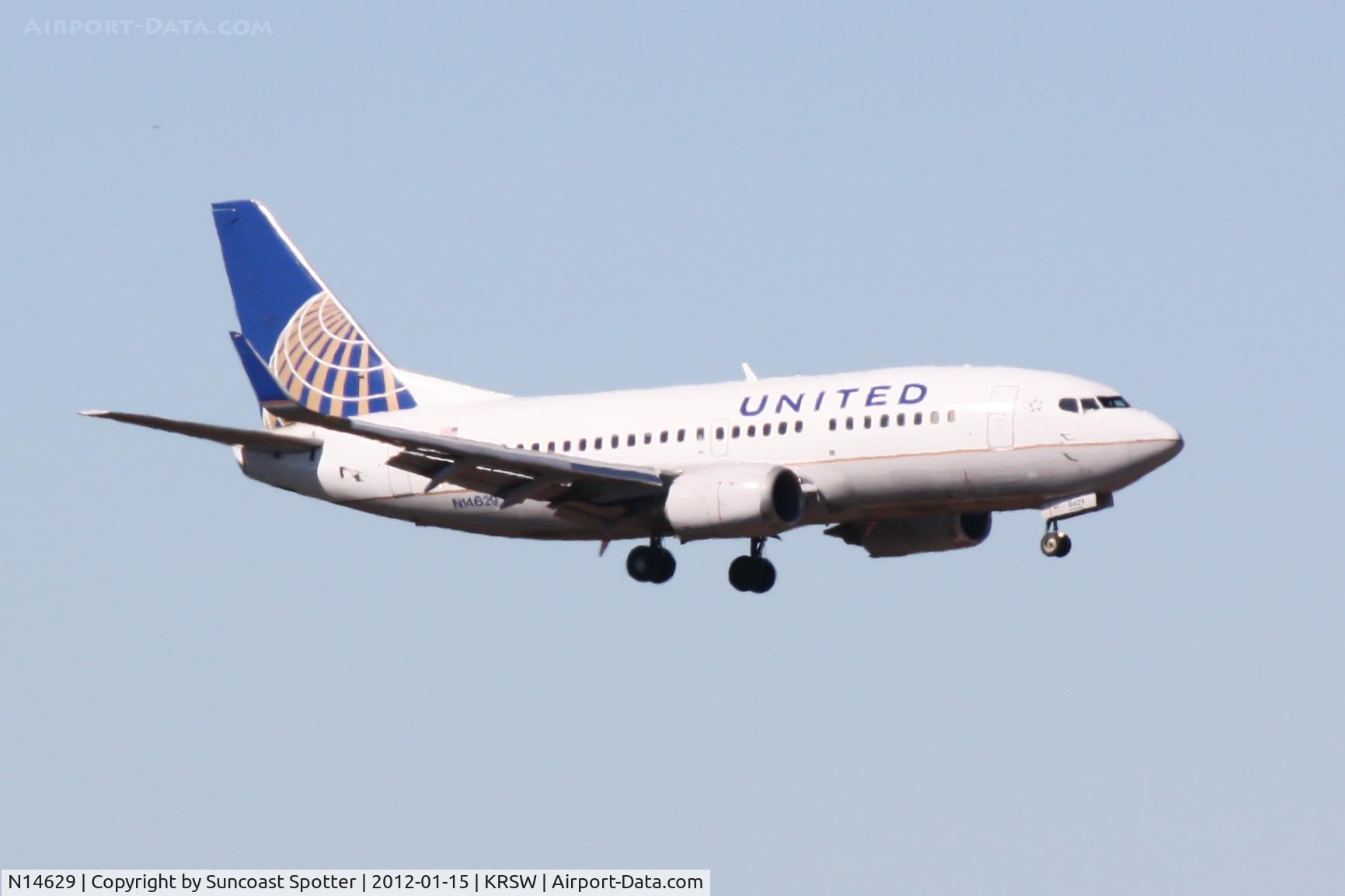 N14629, 1995 Boeing 737-524 C/N 27533, United Flight 1633 on approach to Runway 6 at Southwest Florida International Airport following a flight from Cleveland-Hopkins International Airport