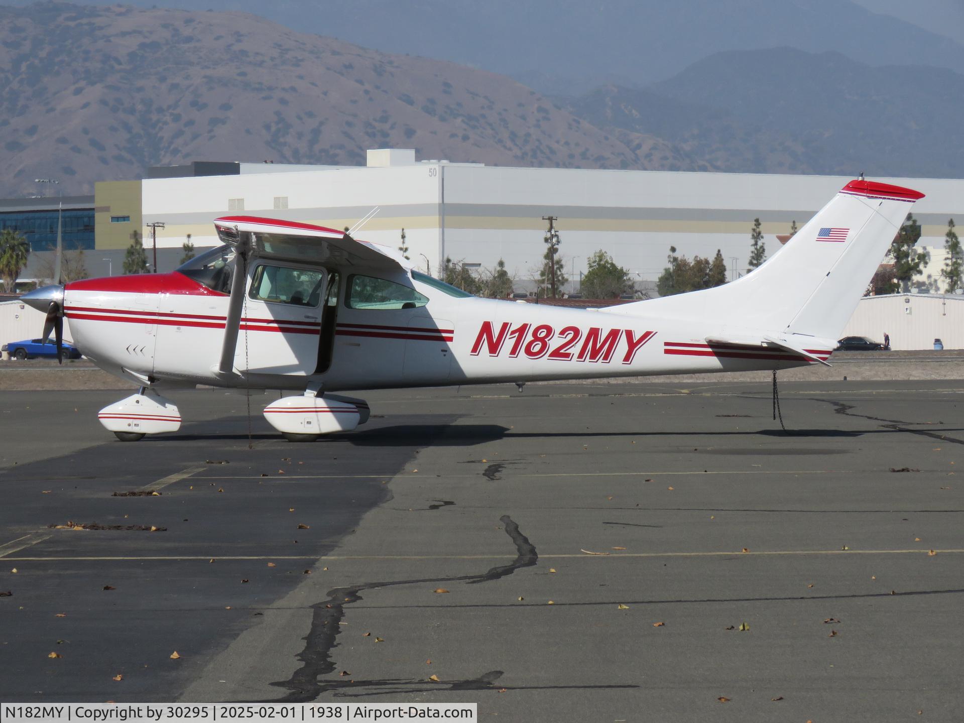 N182MY, 1966 Cessna 182K Skylane C/N 18257857, Parked