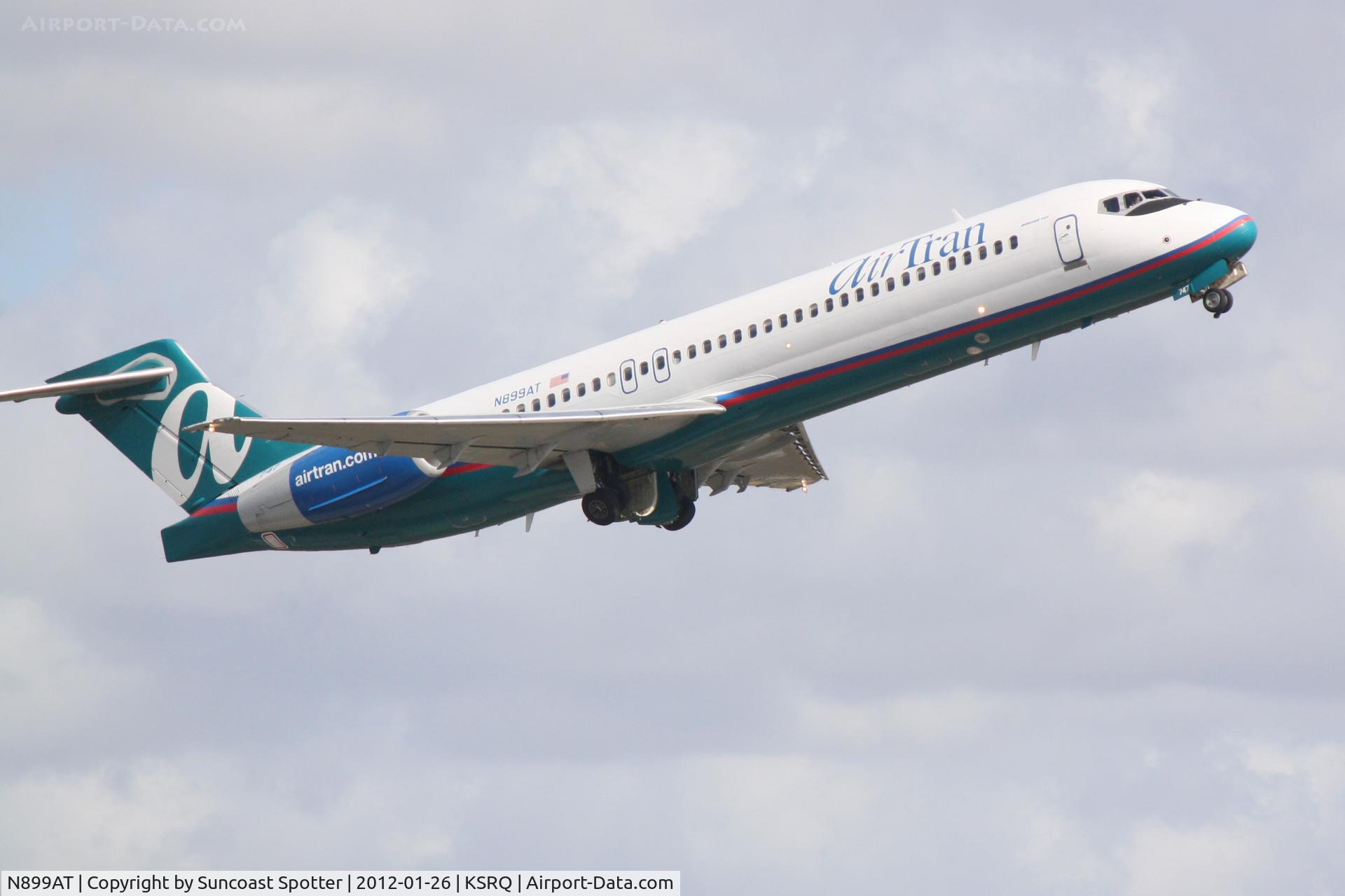 N899AT, 2005 Boeing 717-200 C/N 55049, AirTran Flight 1229 departs Runway 14 at Sarasota-Bradenton International Airport enroute to Indianapolis International Airport