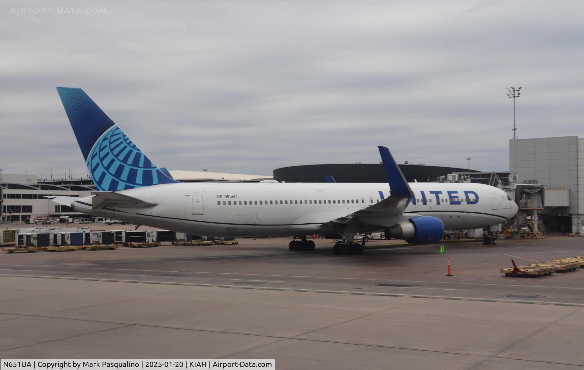 N651UA, 1992 Boeing 767-322 C/N 25389, Boeing 767-322