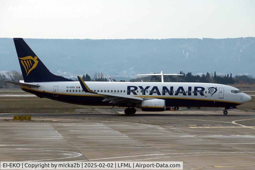 EI-EKO, 2010 Boeing 737-8AS C/N 35027, Taxiing