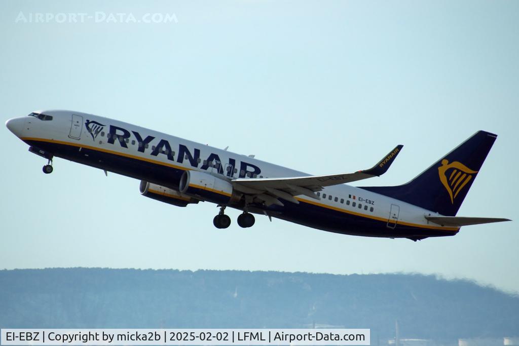 EI-EBZ, 2009 Boeing 737-8AS C/N 35008, Take off