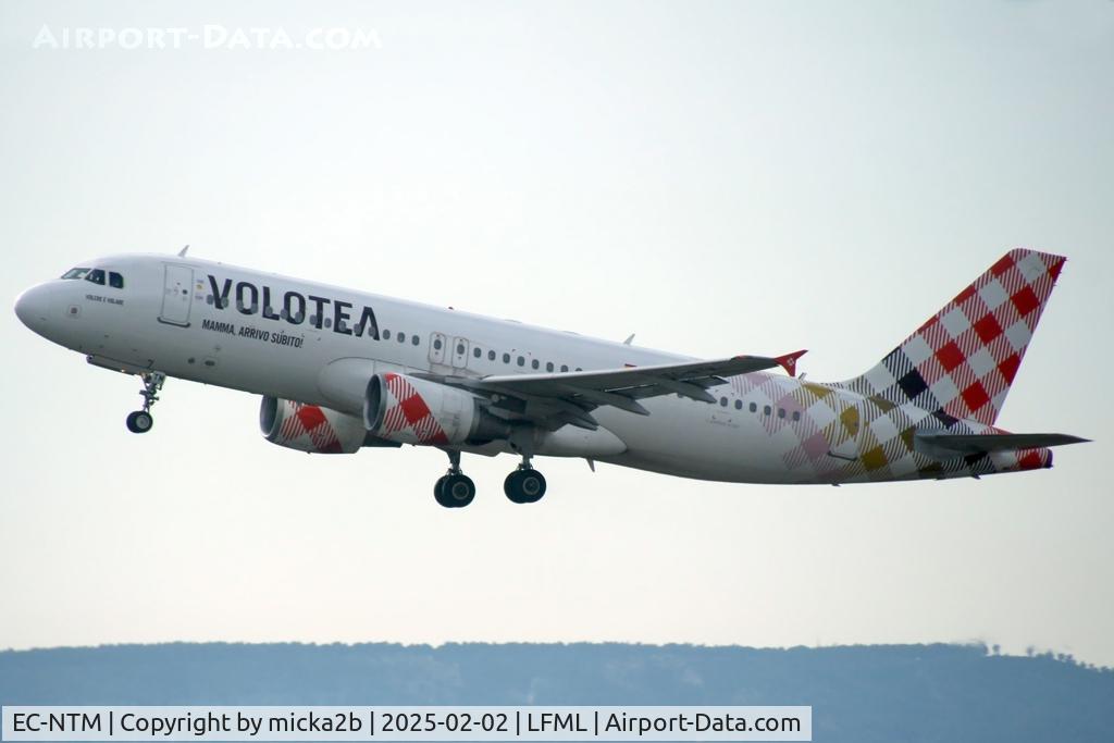 EC-NTM, 2009 Airbus A320-216 C/N 3906, Take off