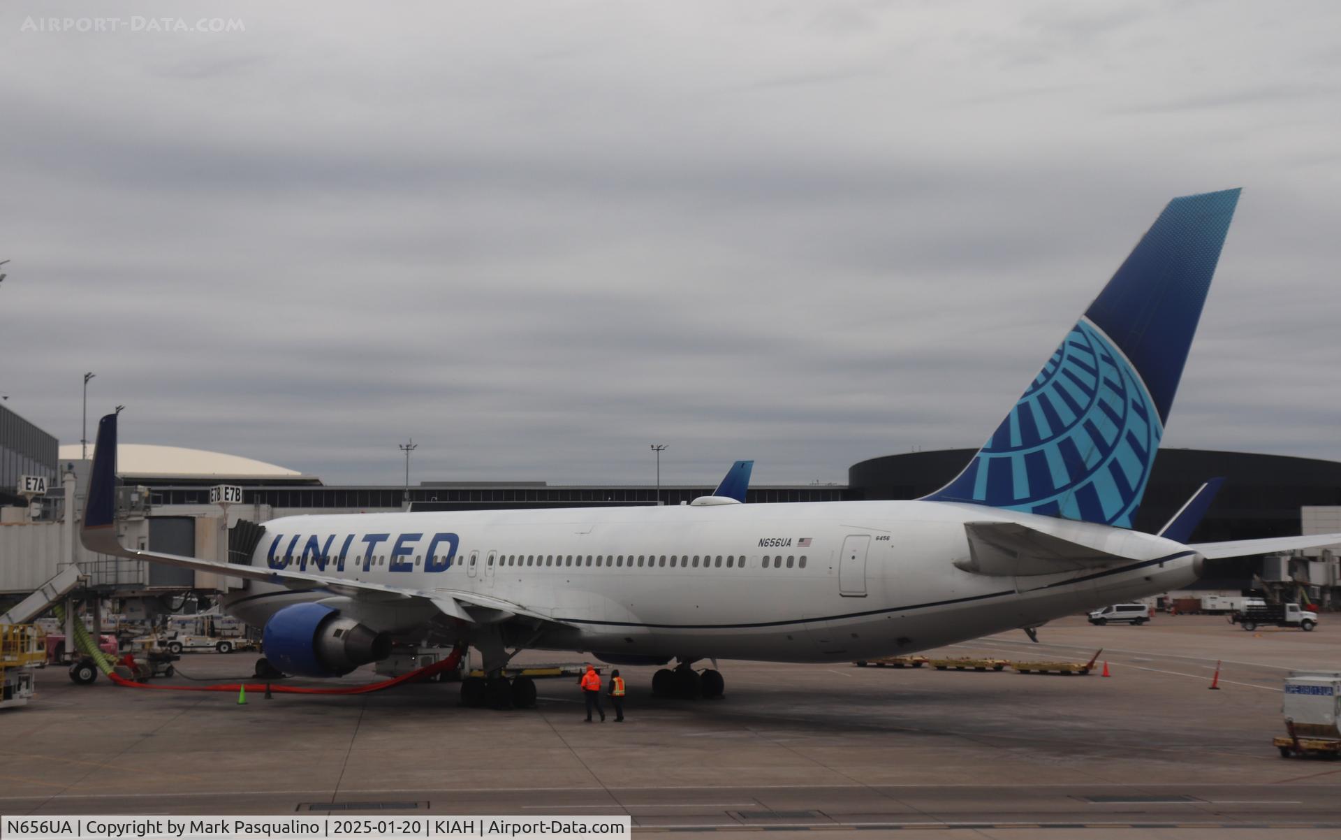 N656UA, 1992 Boeing 767-322 C/N 25394, Boeing 767-322