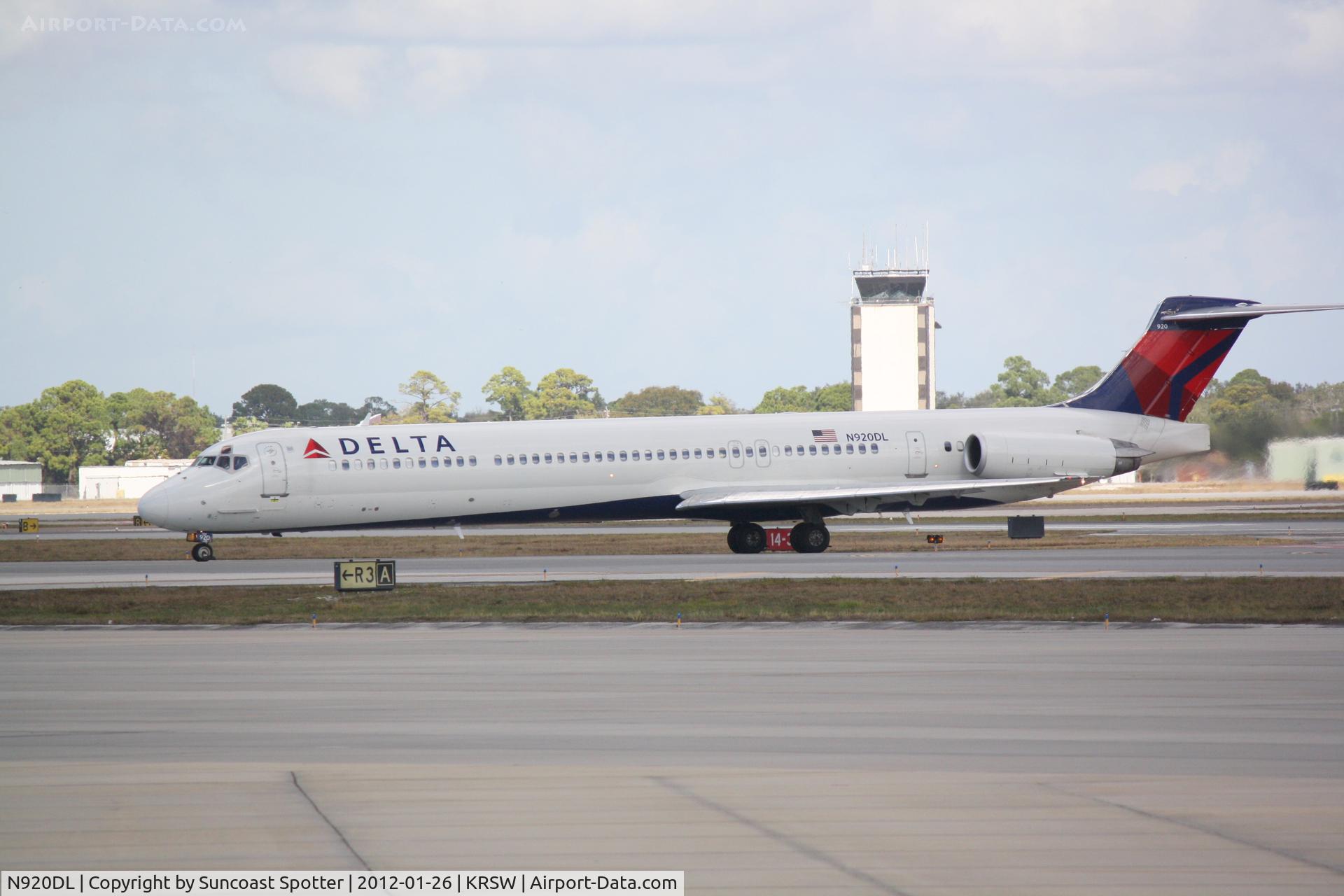 N920DL, 1988 McDonnell Douglas MD-88 C/N 49644, Delta Flight 1678 arrives at Sarasota-Bradenton International Airport following a flight from Hartsfield-Jackson Atlanta International Airport