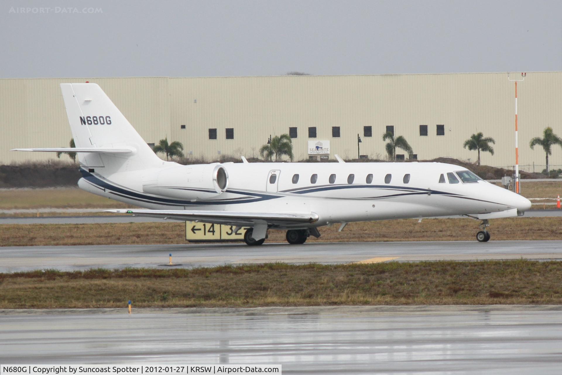 N680G, 2009 Cessna 680 Citation Sovereign C/N 680-0280, N680G taxis for departure at Sarasota-Bradenton International Airport prior to a flight to South Bend Regional Airport