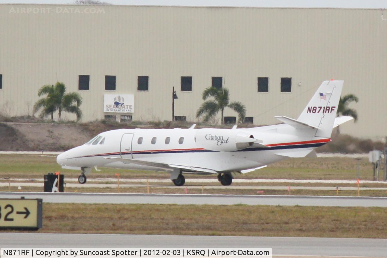 N871RF, 2001 Cessna 560XL Citation Excel C/N 560-5219, Eljay Flight 871 prepares for departure from Sarasota-Bradenton International Airport