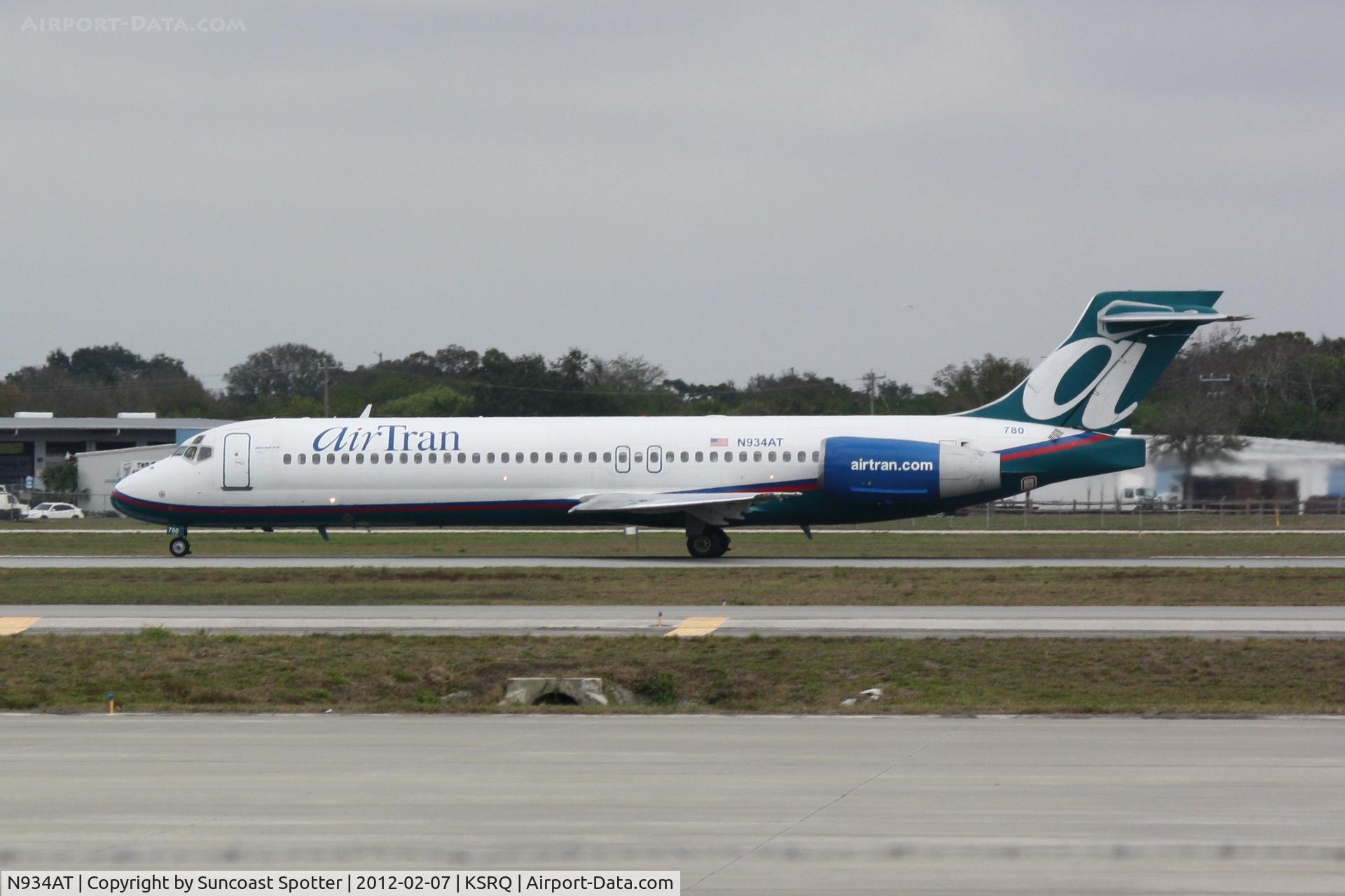 N934AT, 2000 Boeing 717-200 C/N 55070, AirTran Flight 1219 departs Runway 32 at Sarasota-Bradenton International Airport enroute to Chicago-Midway International Airport