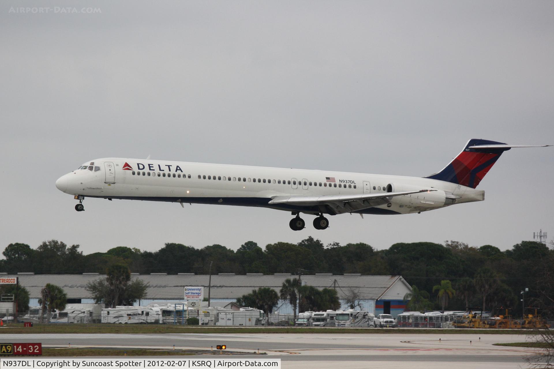 N937DL, 1989 McDonnell Douglas MD-88 C/N 49810, Delta Flight 1678 arrives on Runway 32 at Sarasota-Bradenton International Airport following a flight from Hartsfield-Jackson Atlanta International Airport