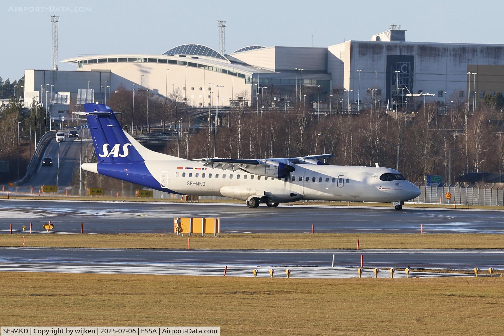 SE-MKD, 2016 ATR 72-600 C/N 1331, Twy W