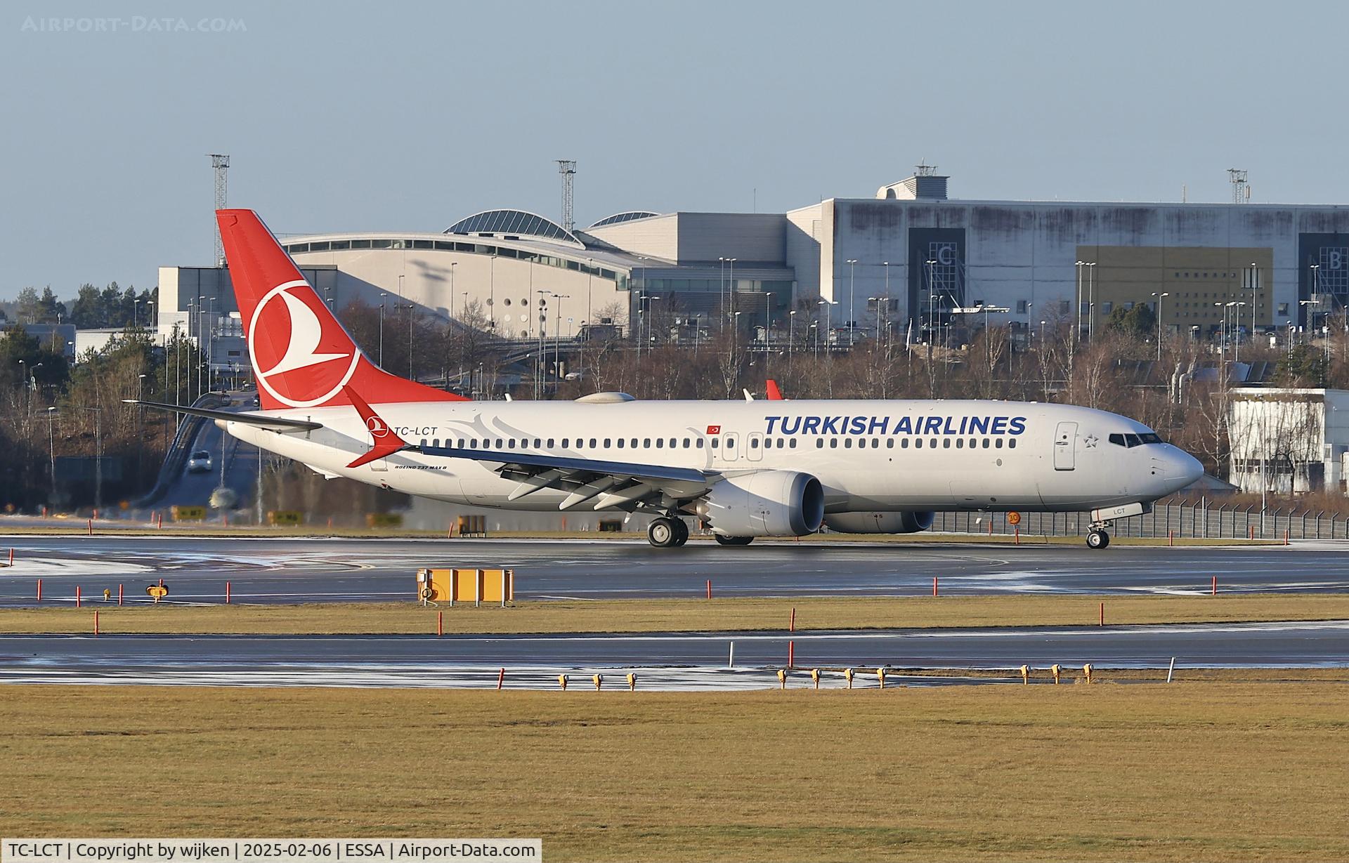 TC-LCT, 2019 Boeing 737-8 MAX C/N 60061, Twy W