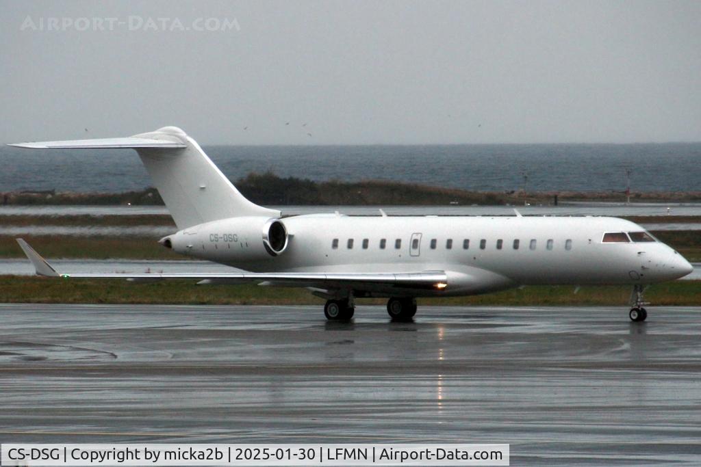 CS-DSG, 2018 Bombardier BD 700-1A10 Global 6000 C/N 9843, Taxiing
