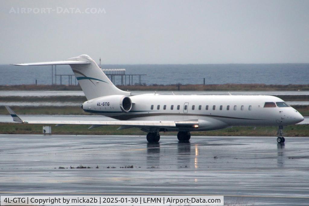 4L-GTG, 2015 Bombardier BD-700-1A10 Global 6000 C/N 9661, Taxiing