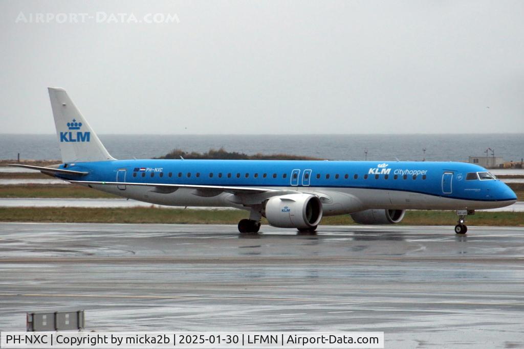 PH-NXC, 2021 Embraer E195-E2 (ERJ-190-400STD) C/N 19020051, Taxiing