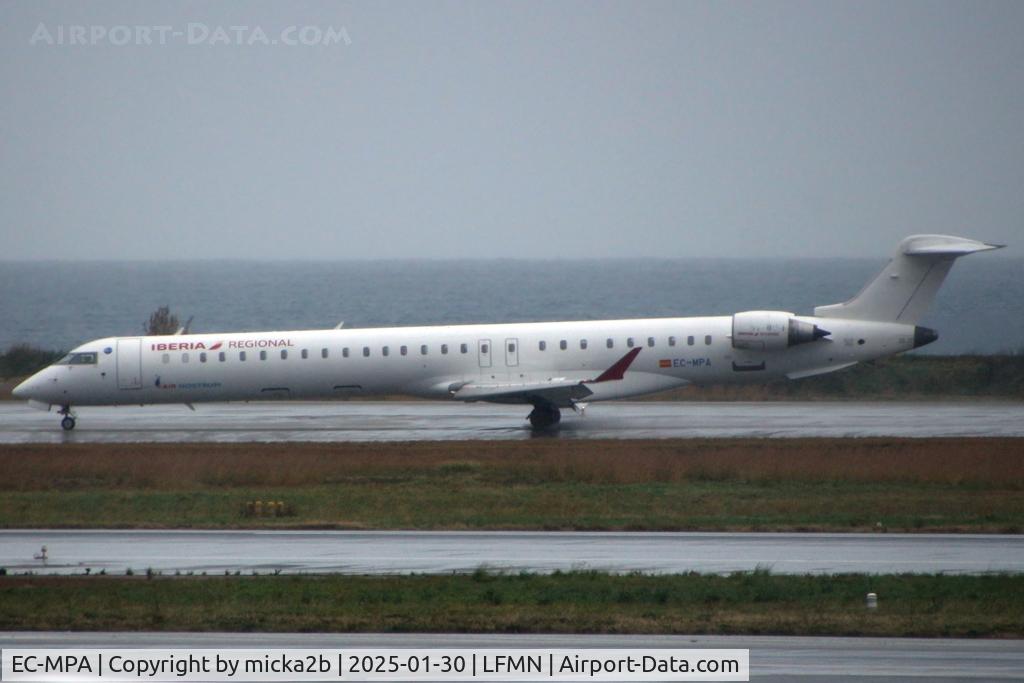 EC-MPA, 2017 Bombardier CRJ-1000ER NG (CL-600-2E25) C/N 19054, Taxiing