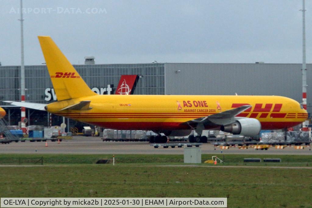 OE-LYA, 2000 Boeing 767-3Q8ER C/N 27686, Parked