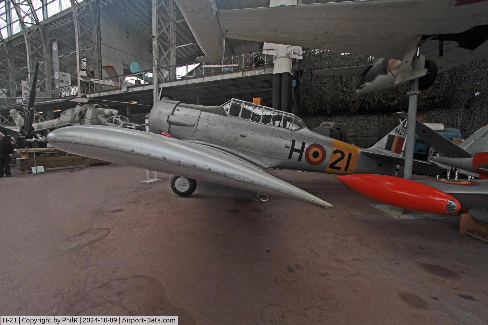 H-21, North American AT-6D Harvard III C/N 88-15950 (42-84169), H-21 (EZ526, 7630 SAAF) North Anerican AT-6D Harvard lll Musée de l'Air de Bruxelles