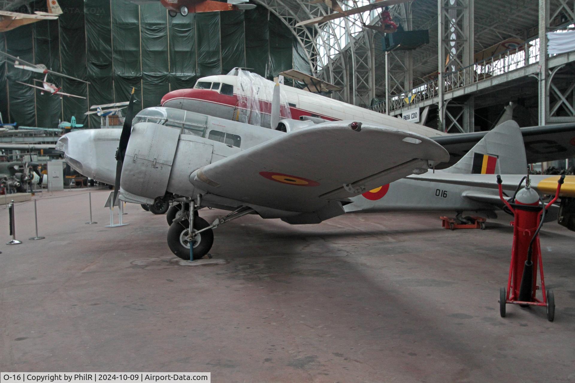O-16, Airspeed AS.10 Oxford I C/N PAC/W/936, O-16 (MP455) c1943 Airspeed Oxford l Musée de l'Air de Bruxelles
