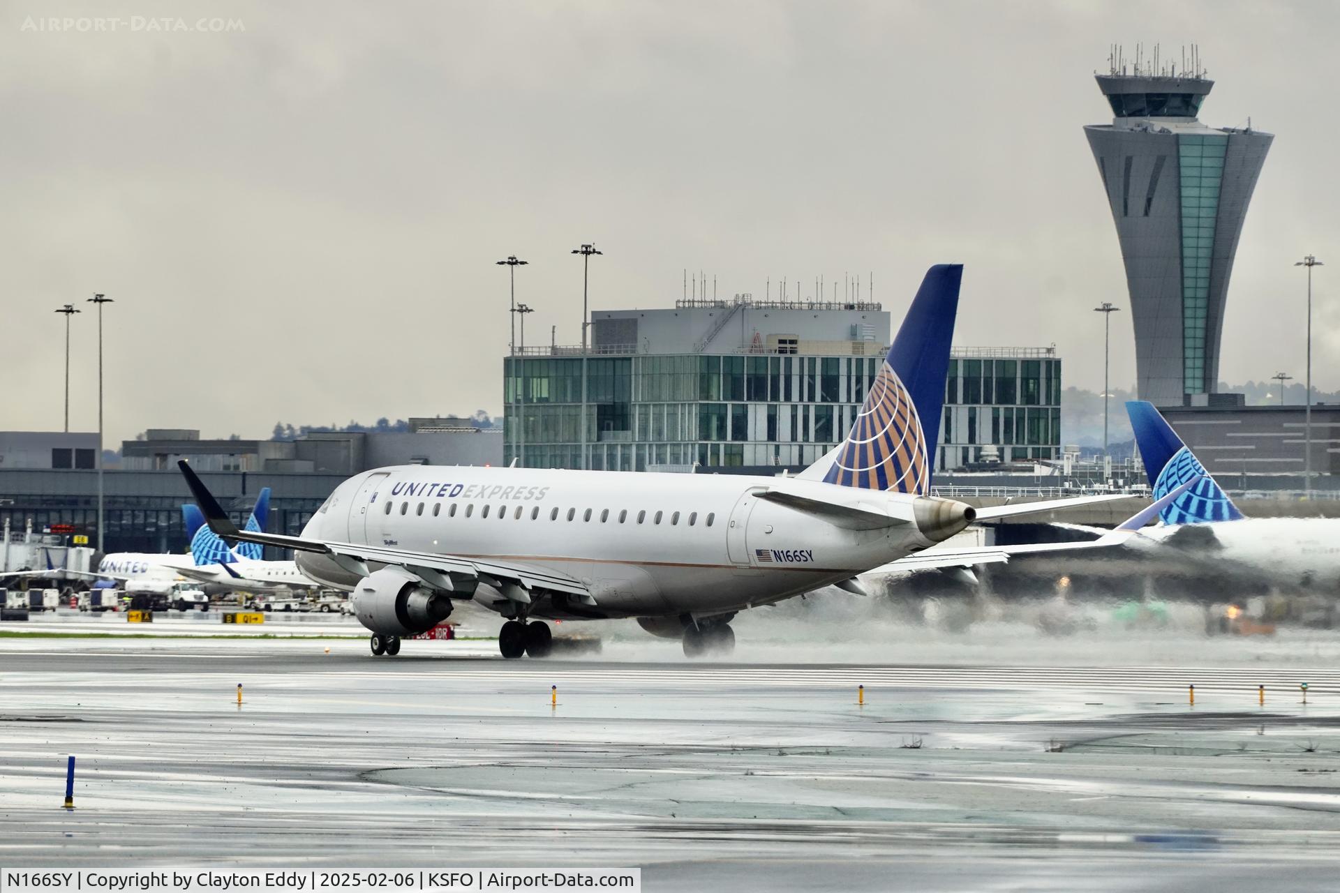 N166SY, 2016 Embraer 175LR (ERJ-170-200LR) C/N 17000615, Departing runway 10 SFO 2025
