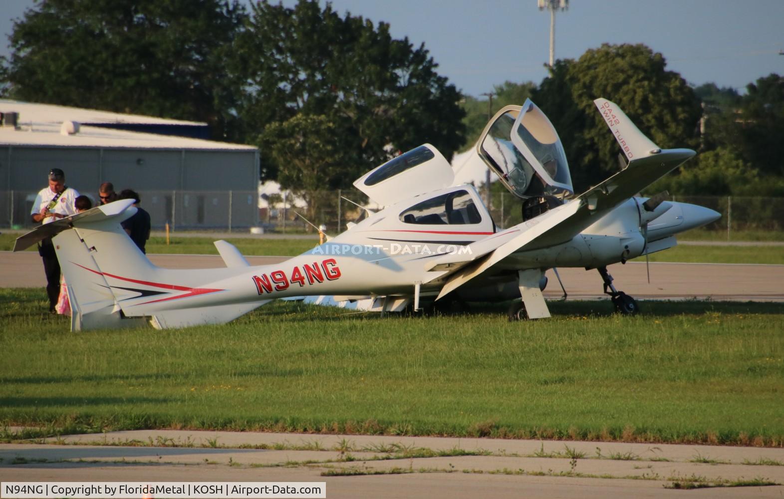 N94NG, 2009 Diamond DA-42NG Twin Star C/N 42.N004, DA42 zx landing incident at OSH, everyone safe