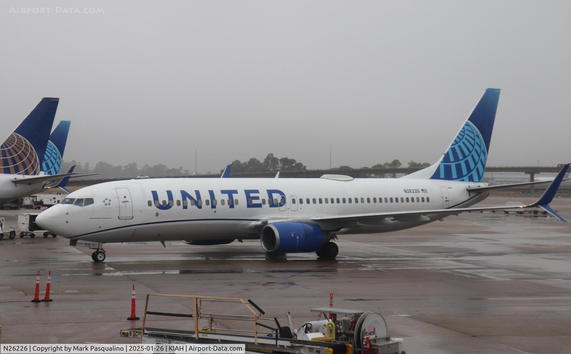 N26226, 1998 Boeing 737-824 C/N 28935, Boeing 737-824