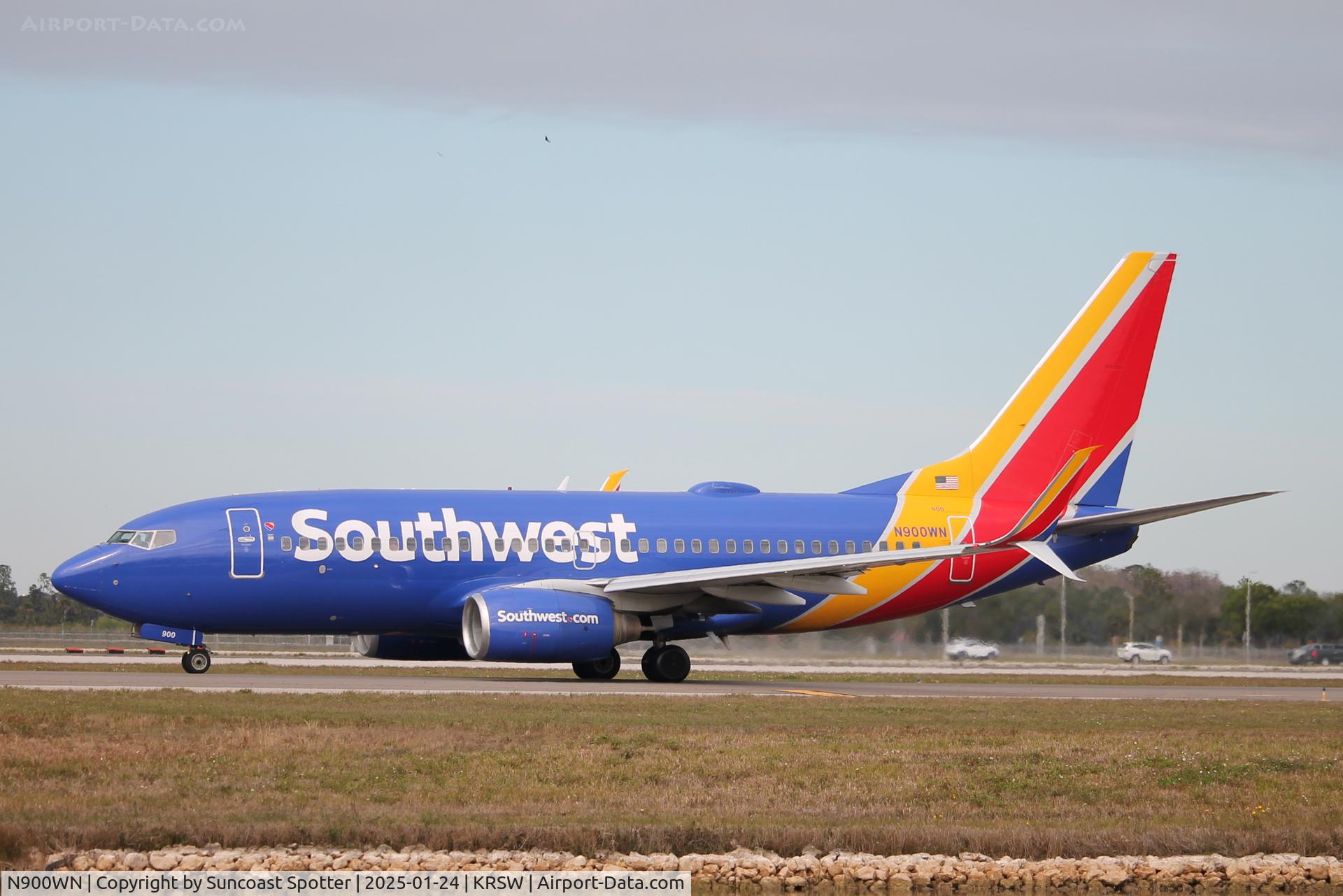 N900WN, 2007 Boeing 737-7H4 C/N 32544, Southwest Flight 2459 taxis at Southwest Florida International Airport prior to flight to St Louis-Lambert International Airport
