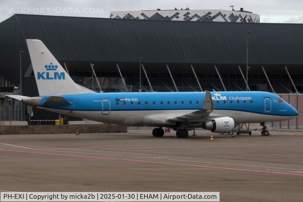 PH-EXI, 2016 Embraer 175STD (ERJ-170-200) C/N 17000578, Parked