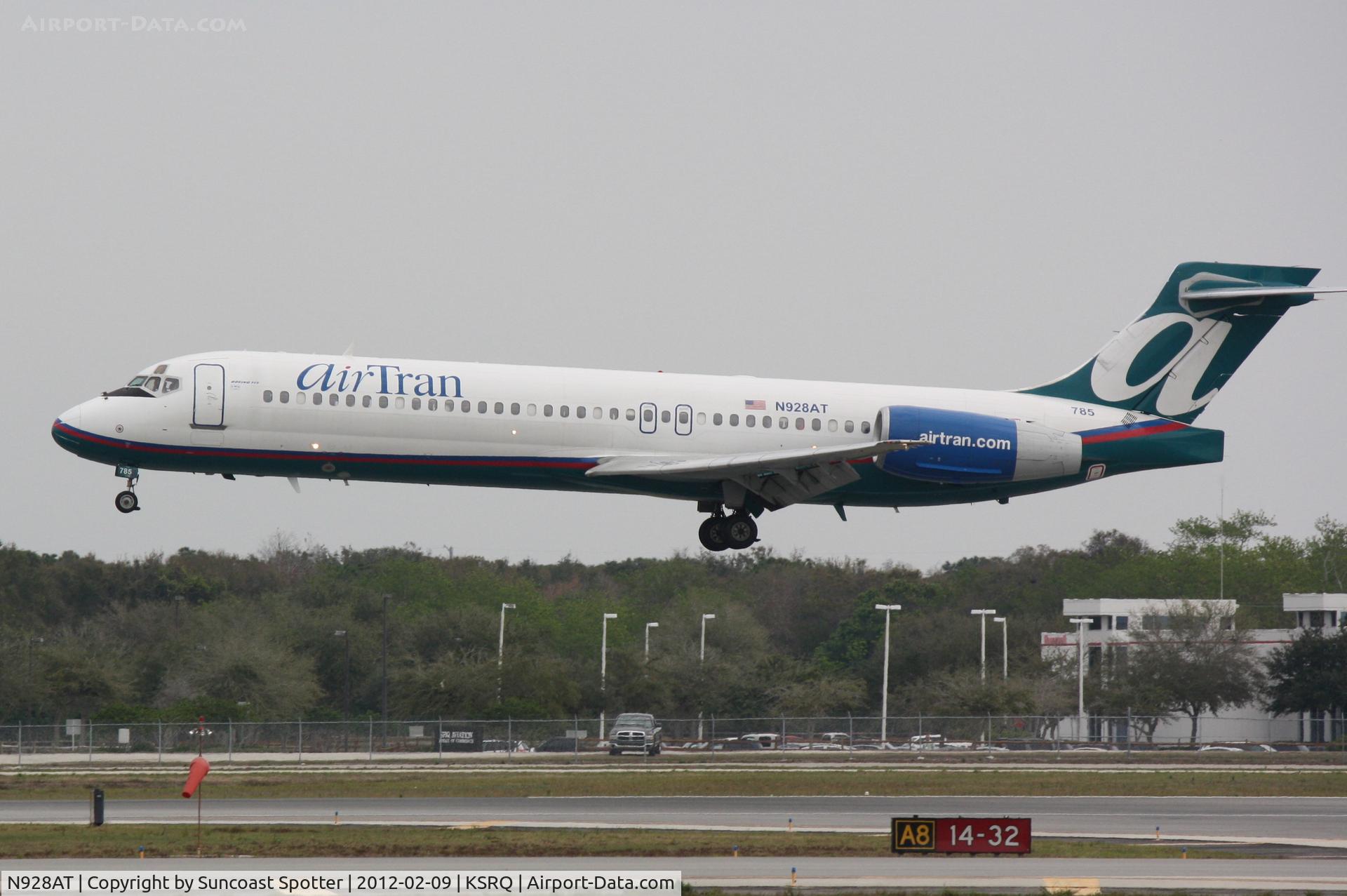 N928AT, 2000 Boeing 717-200 C/N 55076, AirTran Flight 696 arrives on Runway 32 at Sarasota-Bradenton International Airport following a flight from Hartsfield-Jackson International Airport