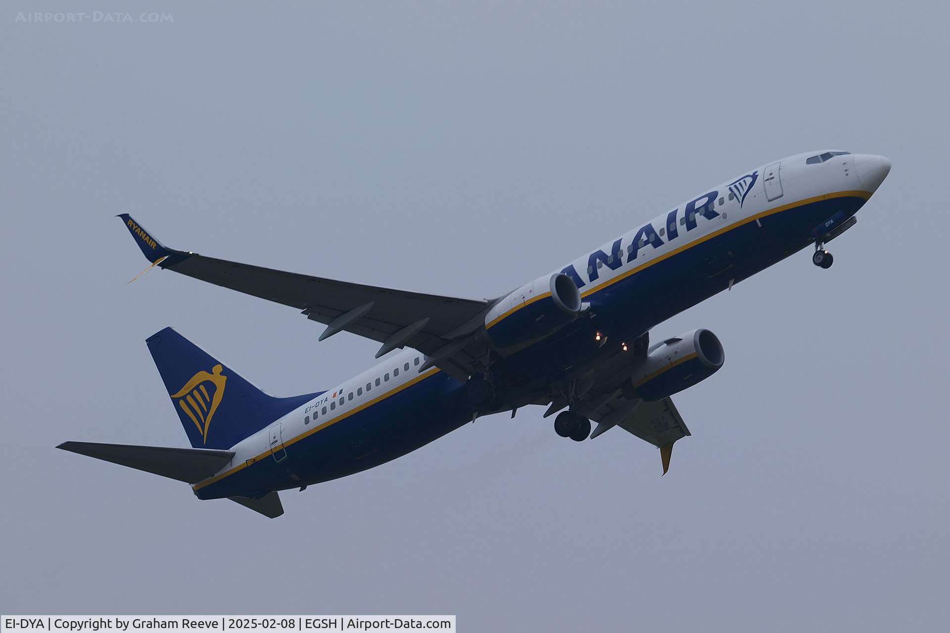 EI-DYA, 2008 Boeing 737-8AS C/N 33631, Departing from Norwich.