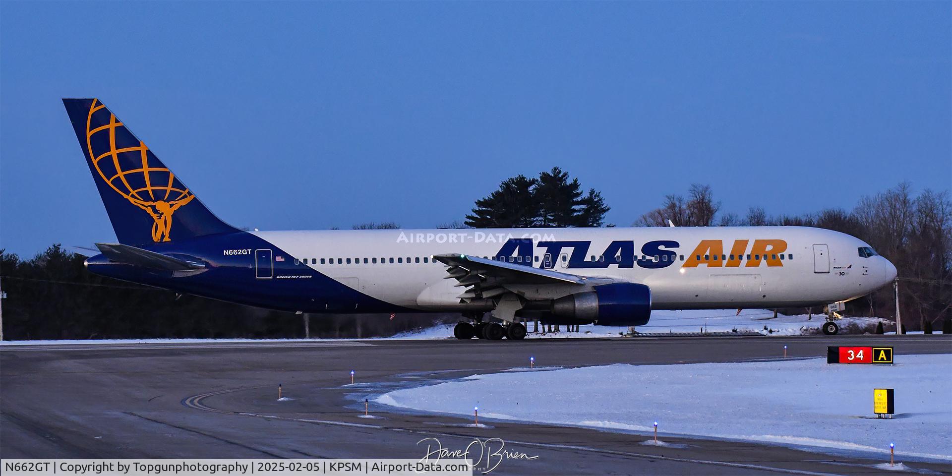 N662GT, 1995 Boeing 767-31A C/N 27619, Atlas departing RW34