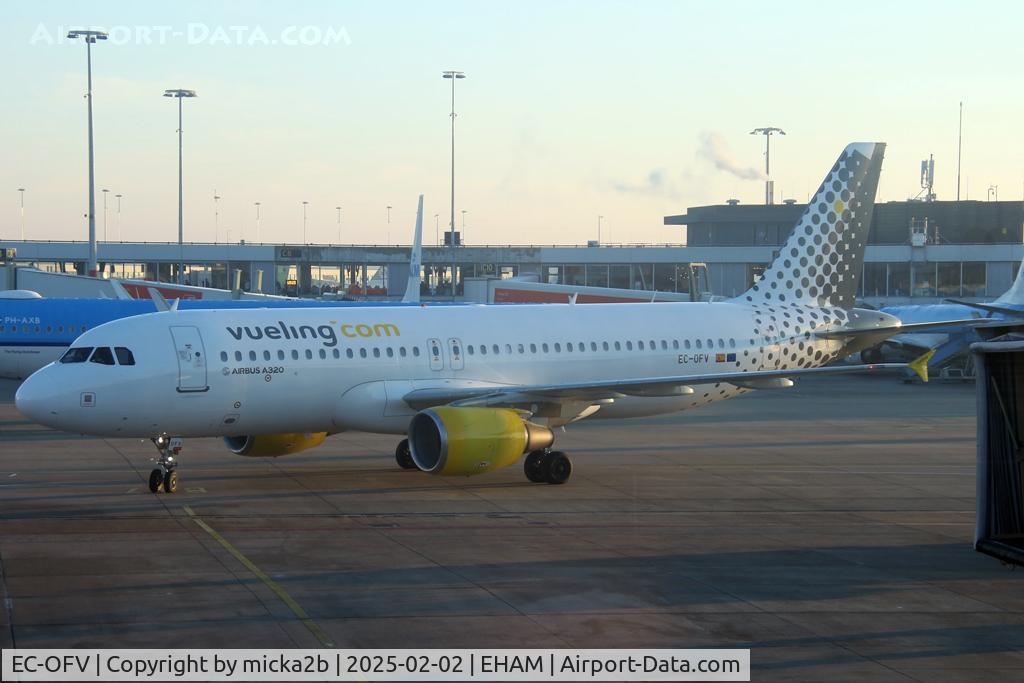 EC-OFV, 2011 Airbus A320-214 C/N 4610, Taxiing