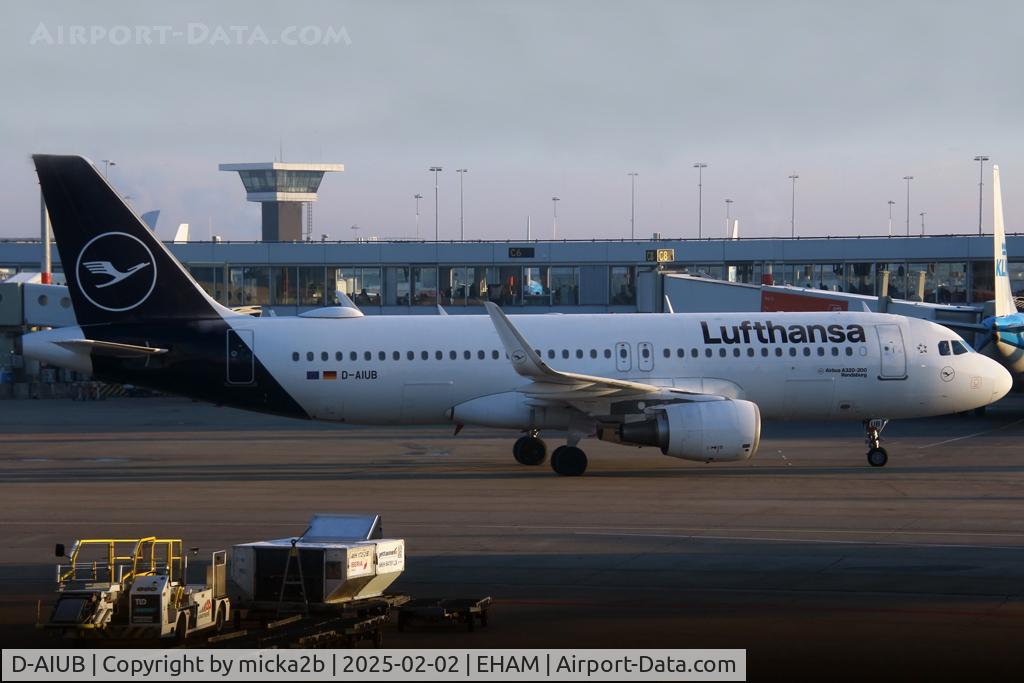 D-AIUB, 2014 Airbus A320-214 C/N 5972, Taxiing