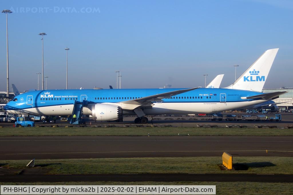 PH-BHG, 2016 Boeing 787-9 Dreamliner C/N 38766, Parked